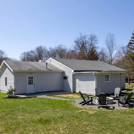 Pocono Lake Retreat - Relaxing 3Bdm Retreat W/ High Speed Wi-Fi, Work Space And Firepit Exterior photo