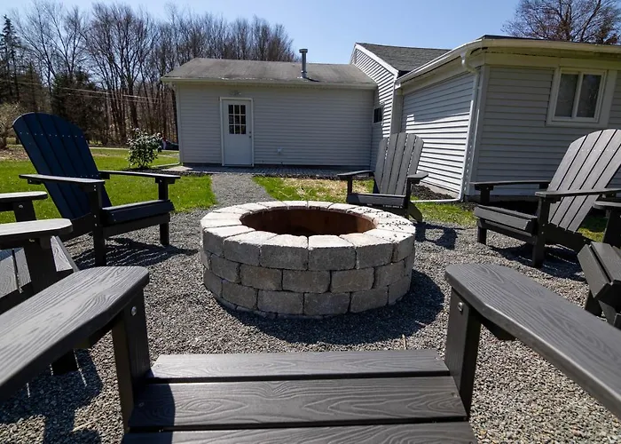 Pocono Lake Retreat - Relaxing 3Bdm Retreat W/ High Speed Wi-Fi, Work Space And Firepit