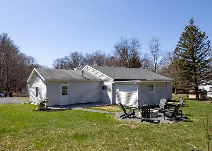 Pocono Lake Retreat - Relaxing 3Bdm Retreat W/ High Speed Wi-Fi, Work Space And Firepit