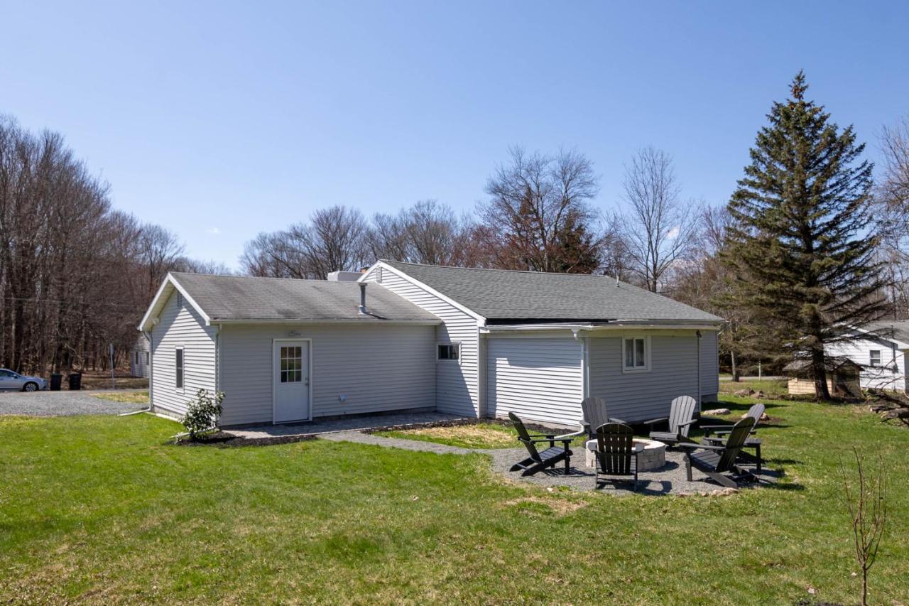 Pocono Retreat - Relaxing 3bdm Retreat W/ High Speed Wi-fi, Work Space And Firepit Pocono Lake
